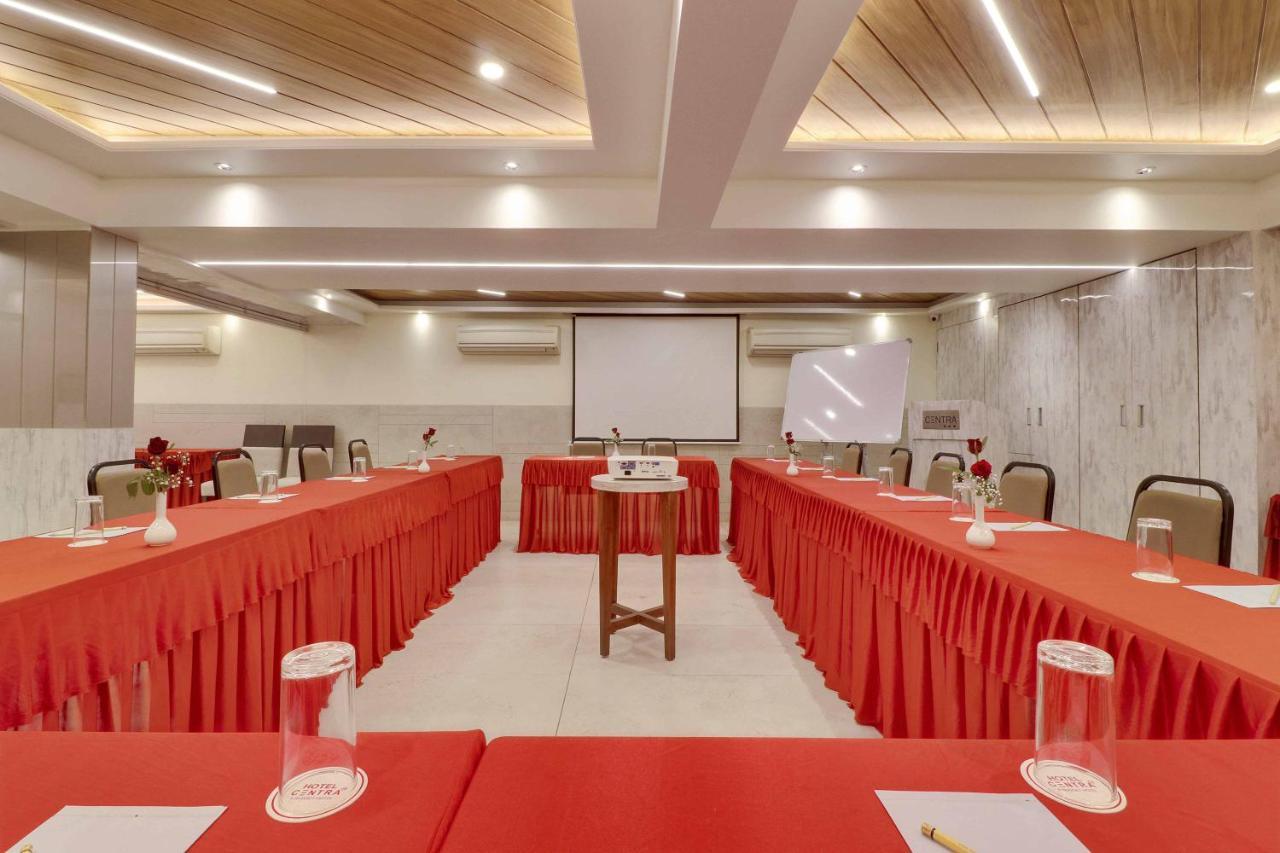 Hotel Centra アーメダバード エクステリア 写真