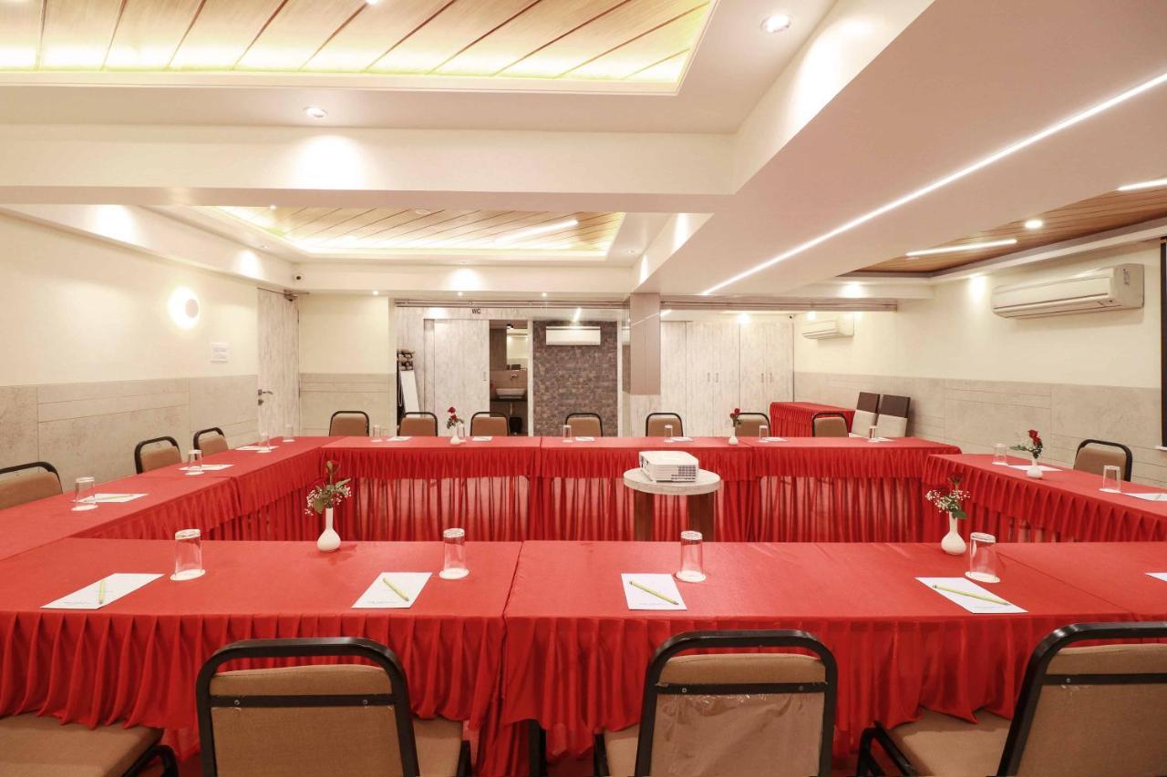 Hotel Centra アーメダバード エクステリア 写真