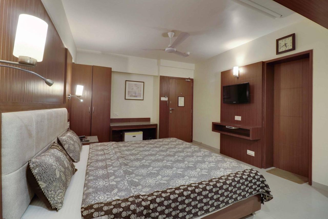Hotel Centra アーメダバード エクステリア 写真