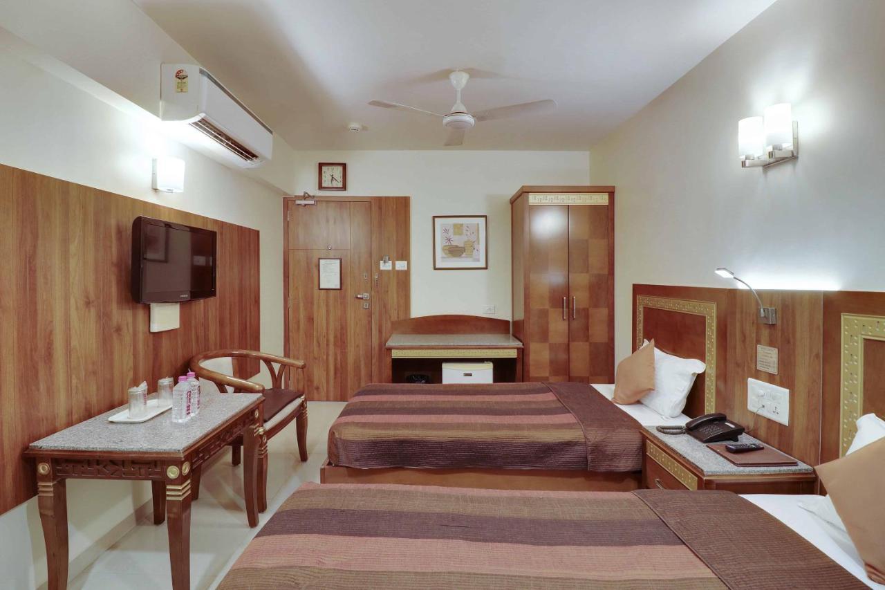 Hotel Centra アーメダバード エクステリア 写真
